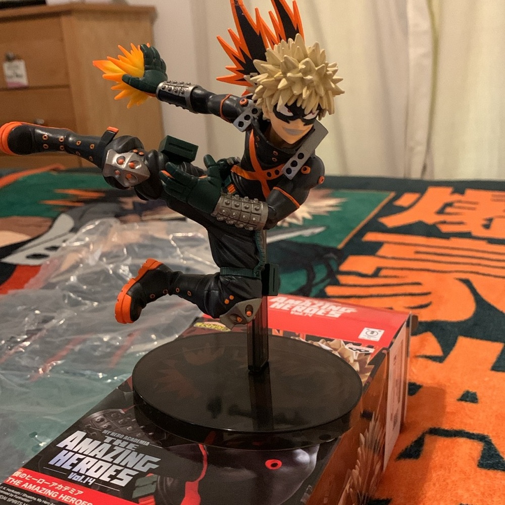 My Hero Academia Throw Blanket & Figurine Bakugo - Picture 10 of 12